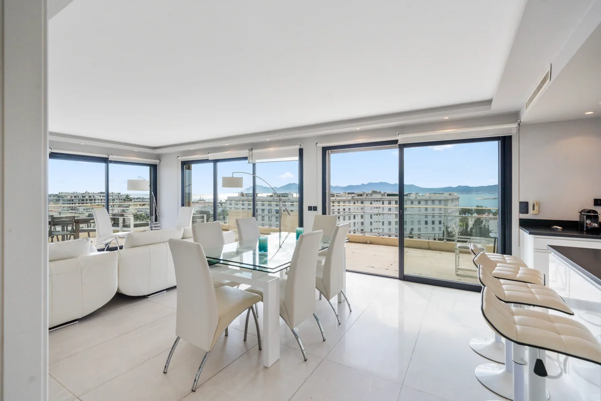Formal dining table at Casa Cribs ideal for elegant meals with breathtaking views.