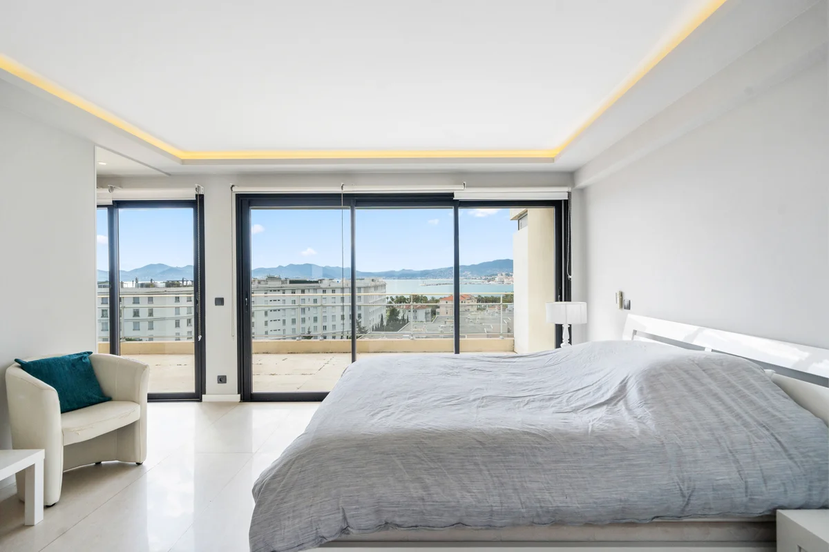 	Another bedroom at Casa Cribs offering plush comfort and coastal views.