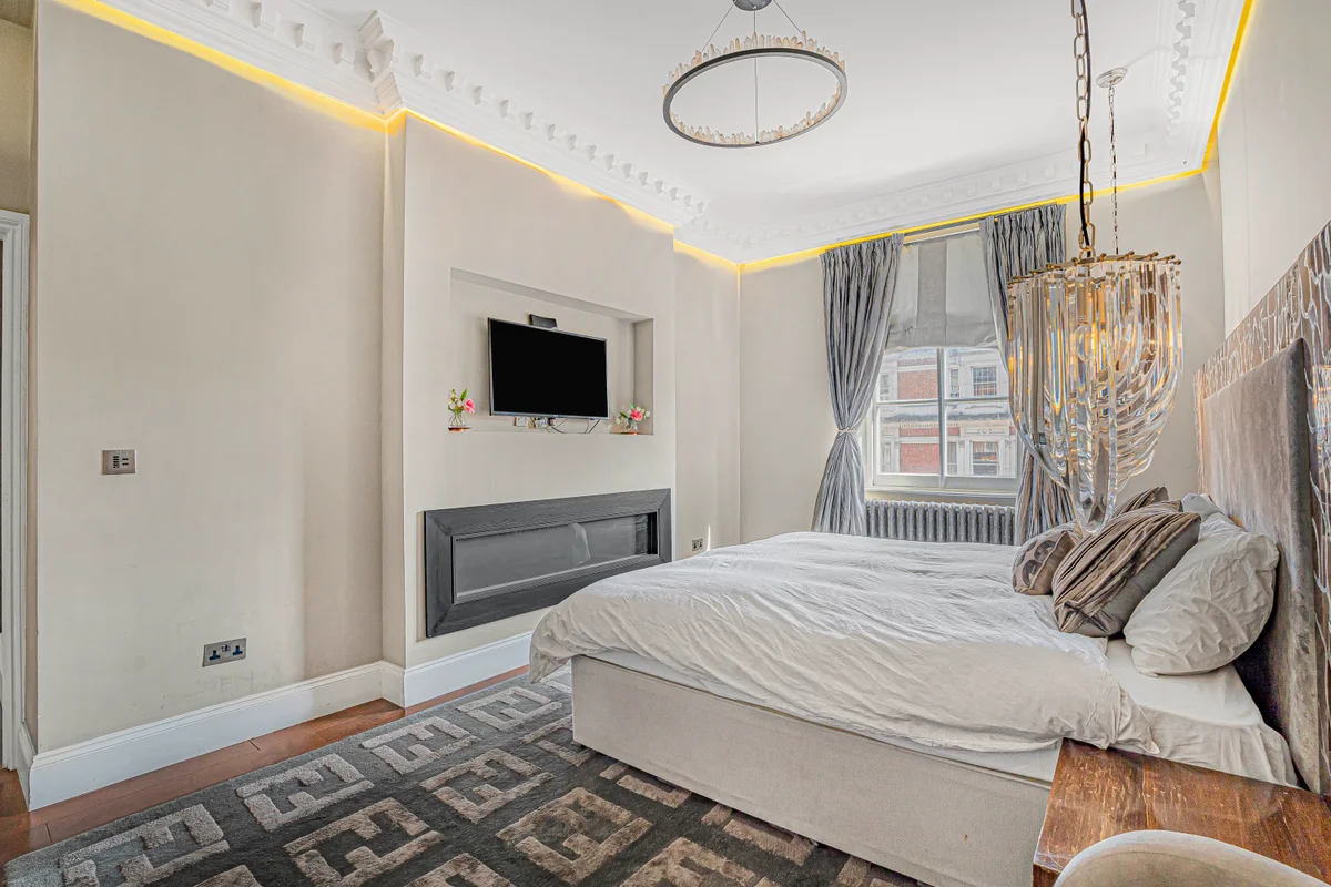 Elegant bedroom at Casa Cribs featuring soft bedding and classic design.