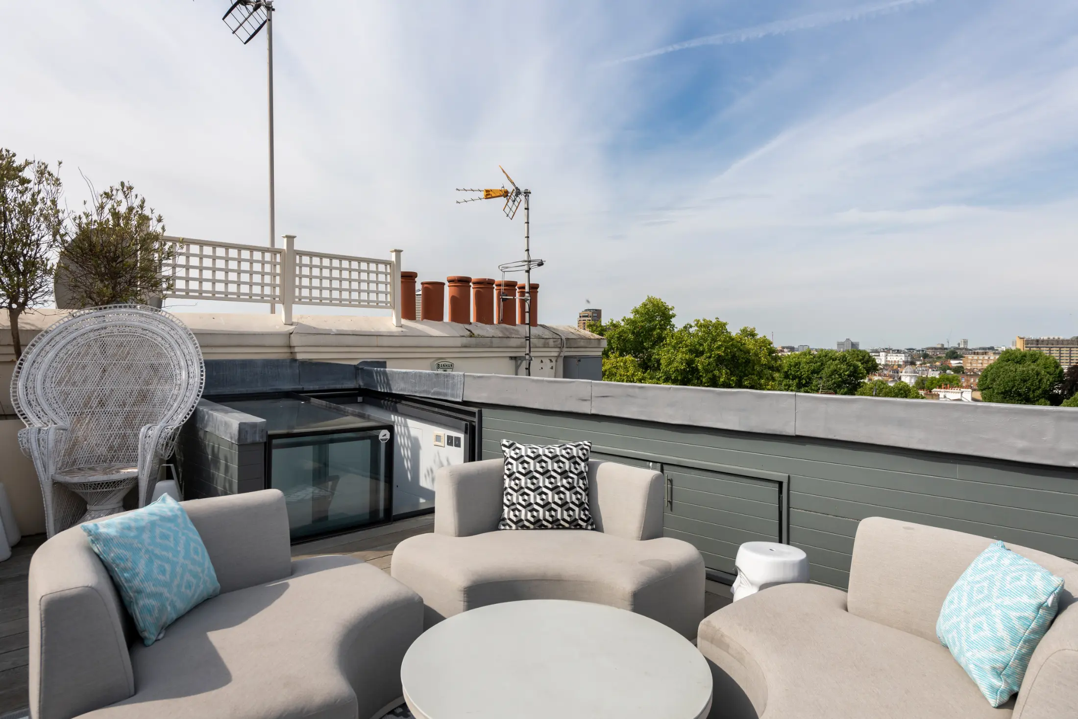 Private rooftop terrace at Casa Cribs featuring chic outdoor furniture and panoramic views of London.