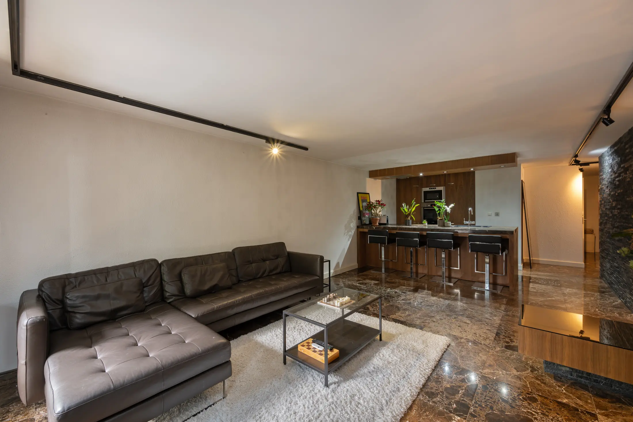 Cozy and stylish living room at Casa Cribs with elegant furnishings and natural light.