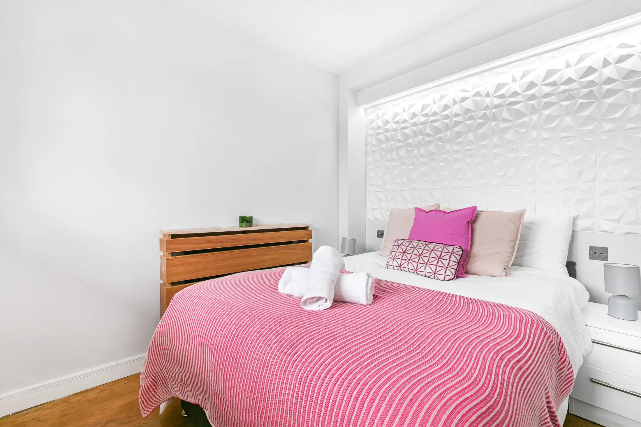 King-sized bedroom at Casa Cribs with plush bedding and refined style.