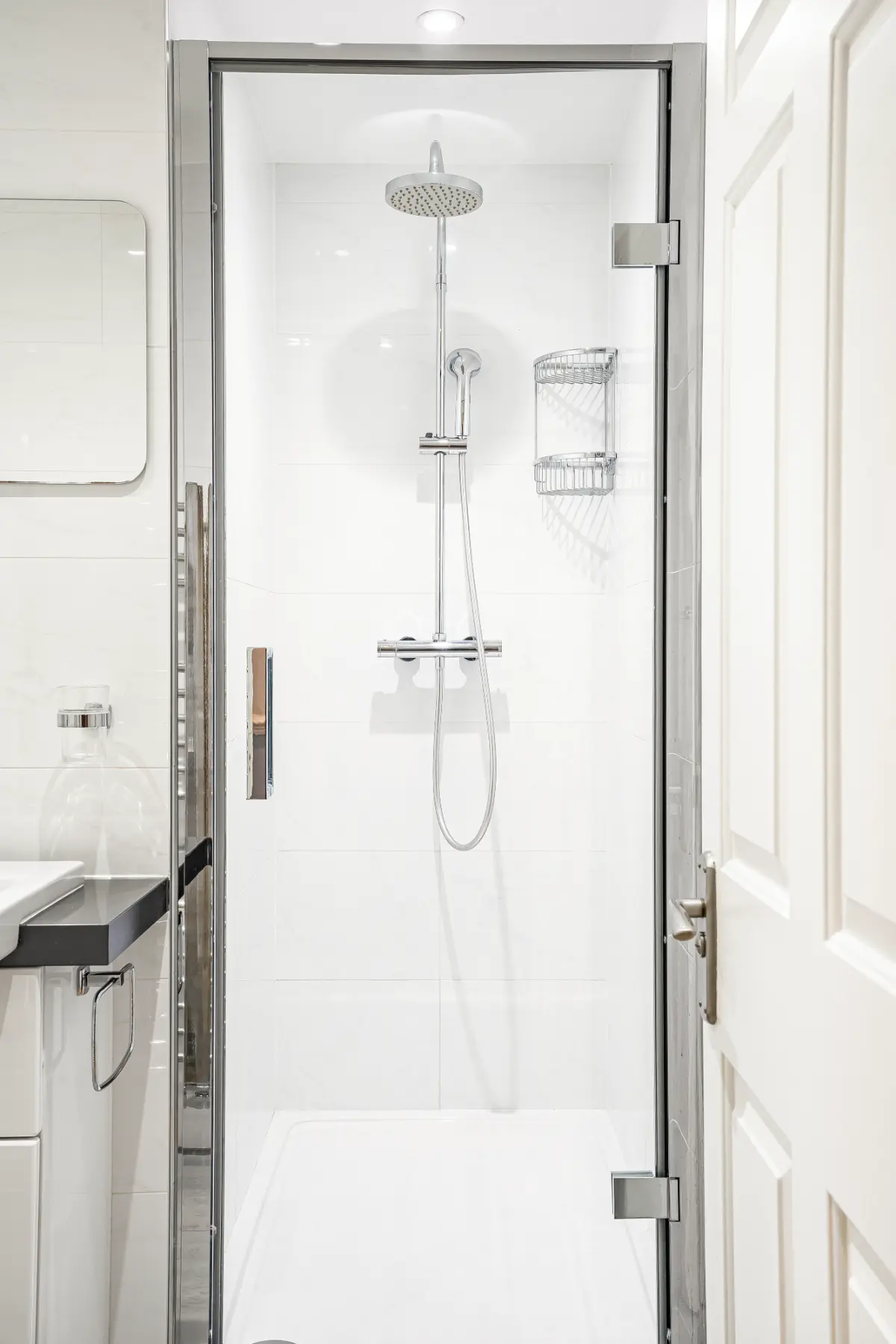 Elegant bathroom at Casa Cribs with spa-like amenities and a walk-in shower.
