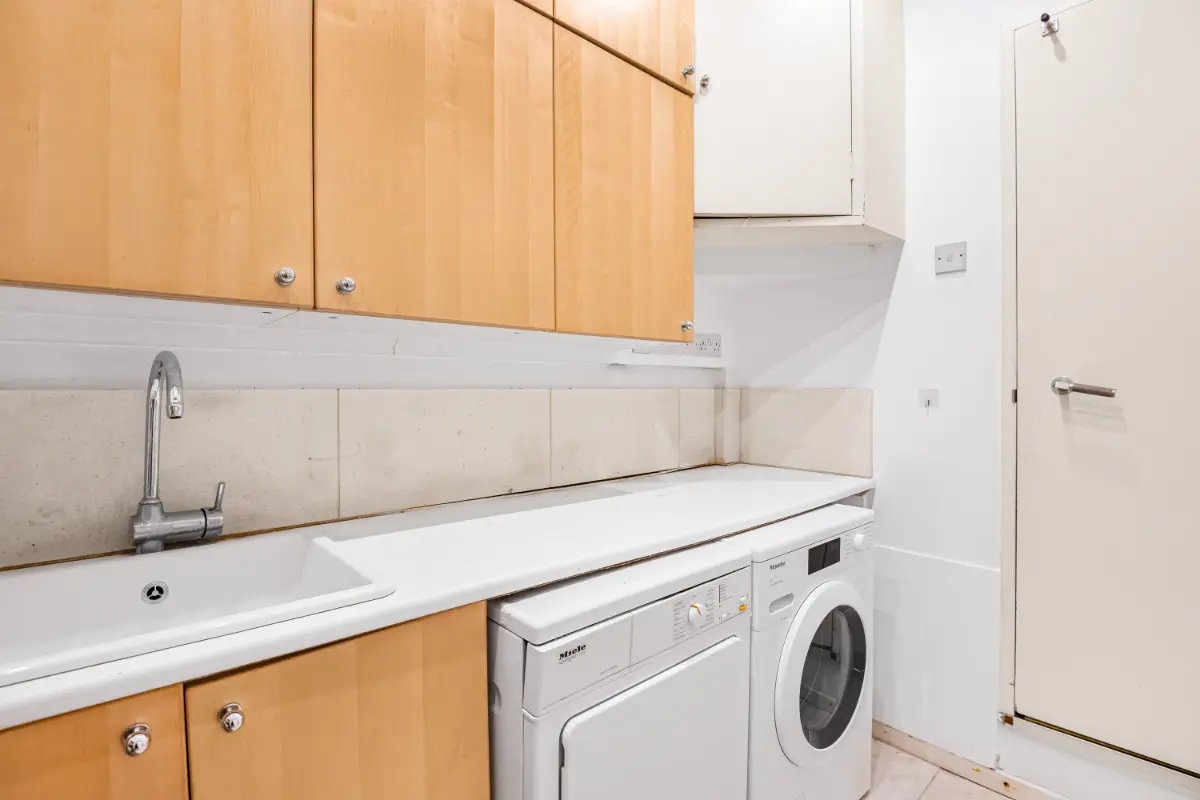 Spacious kitchen at Casa Cribs with sleek appliances and an inviting cooking space.