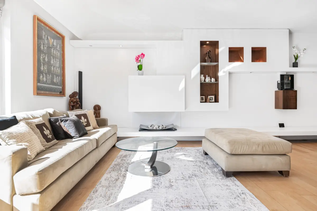 Cozy lounge area at Casa Cribs with plush seating and chic decor.