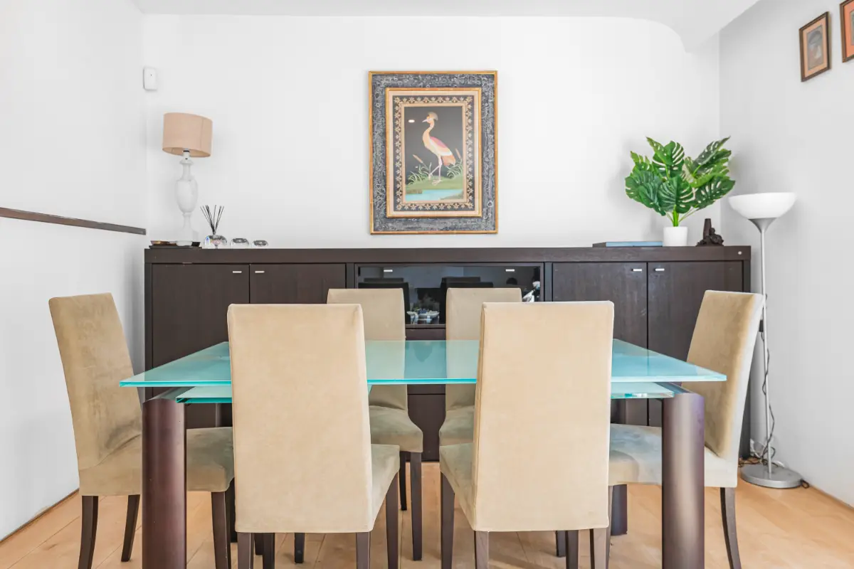 Elegant dining table at Casa Cribs perfect for shared meals and gatherings.