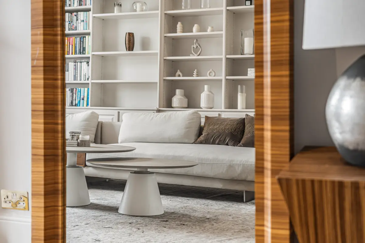 Decorative mirror at Casa Cribs reflecting the refined style of the space.