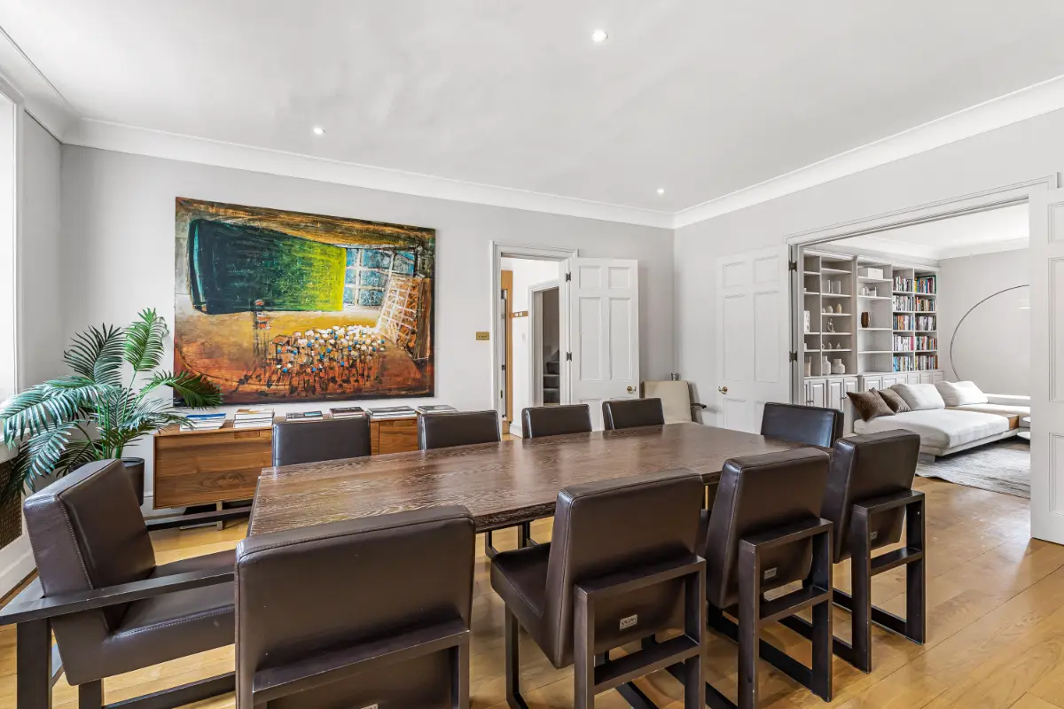 Dining area at Casa Cribs showcasing a 10-seat oak table and comfortable chairs.