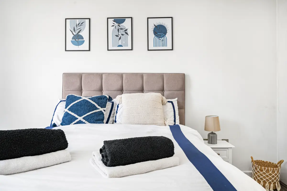 	King-sized bed with plush linens at Casa Cribs ensuring a restful night’s sleep.