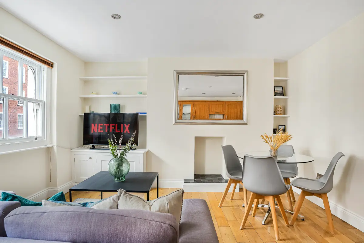 Bright living room at Casa Cribs with a large flat-screen TV and stylish furniture.