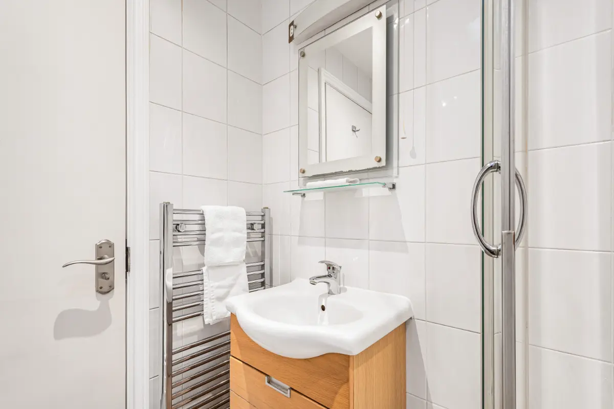 Additional view of the stylish bathroom at Casa Cribs.