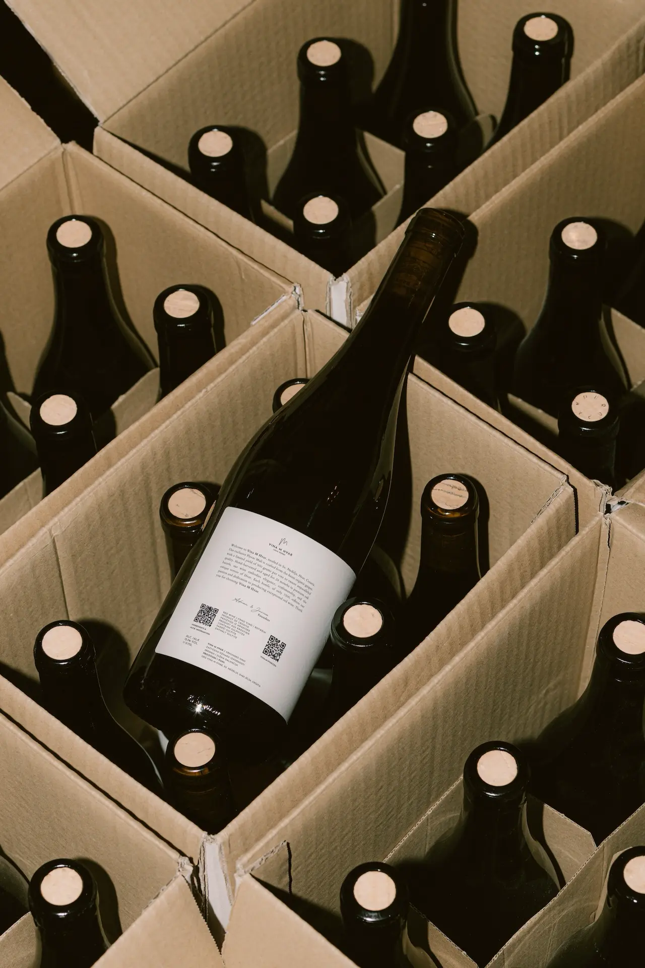 Mockup Weinflasche Referenz Vina M Hvar