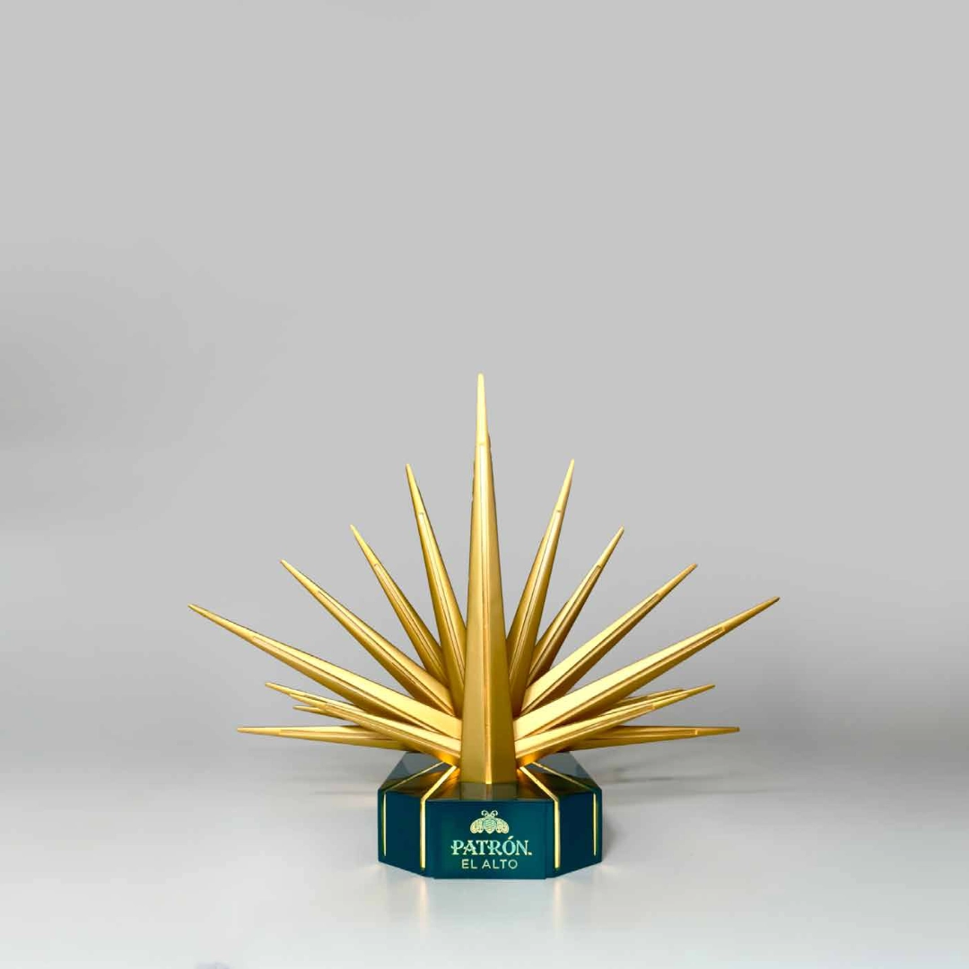 Gold starburst-shaped trophy with a green base engraved Patron El Alto logo.