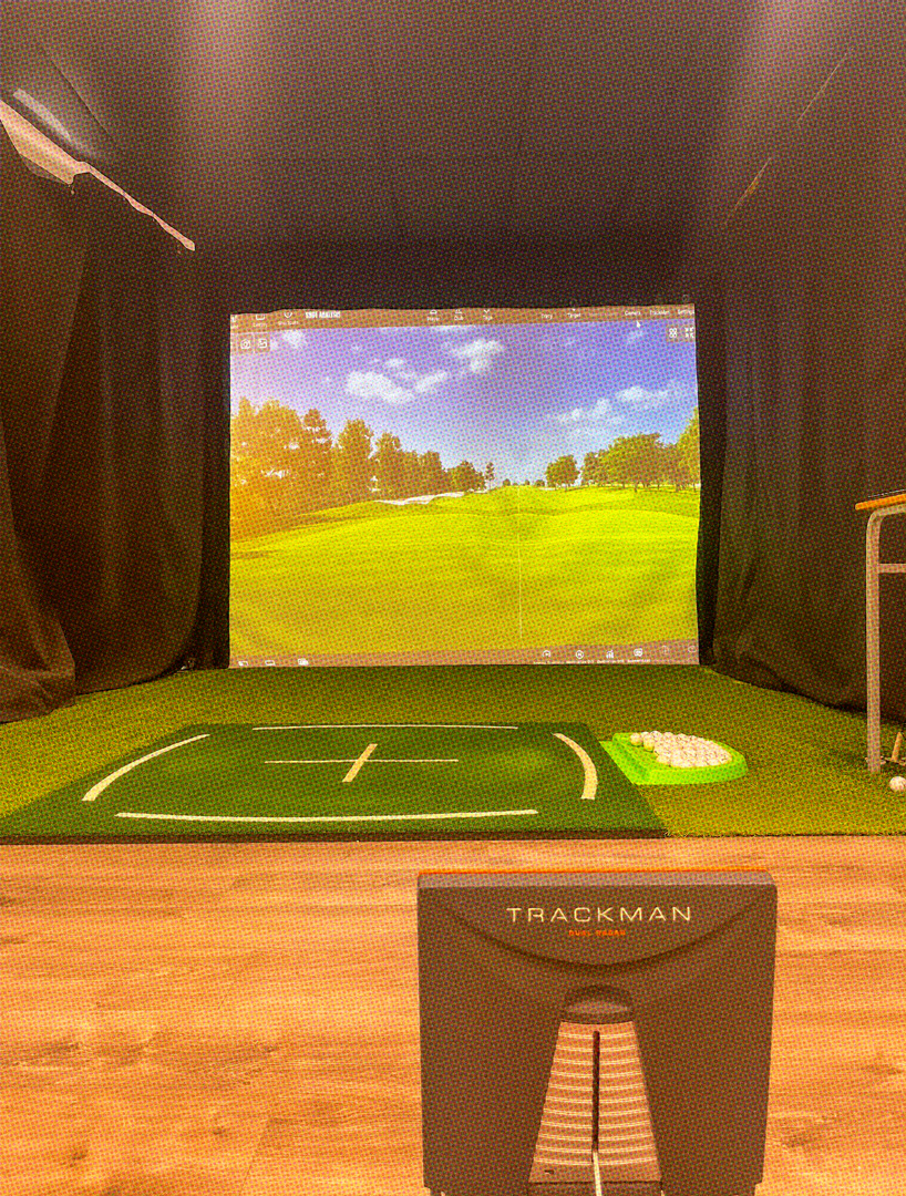 Indoor golf simulator and trackman
