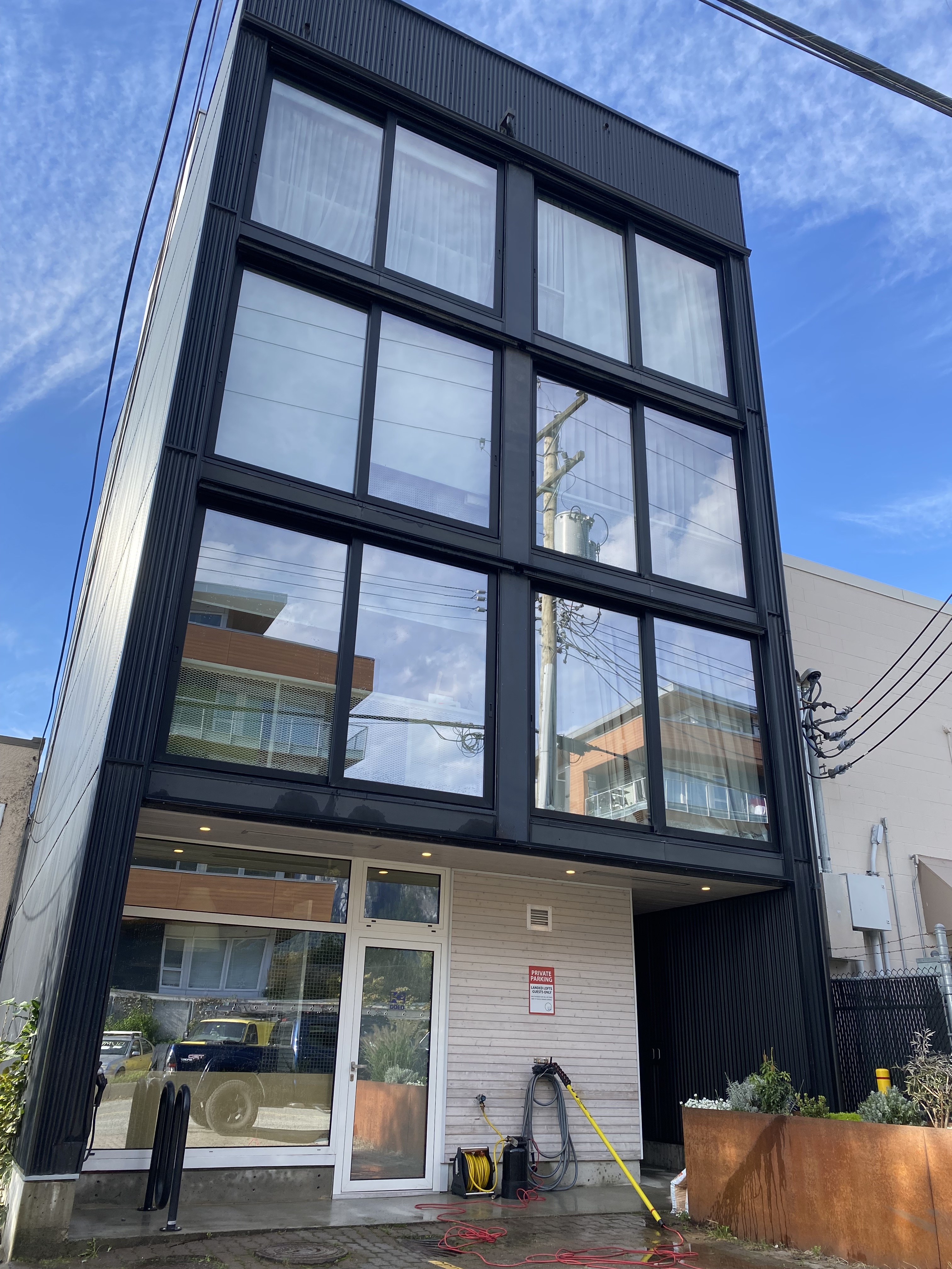 Window Technician Cleaning windows