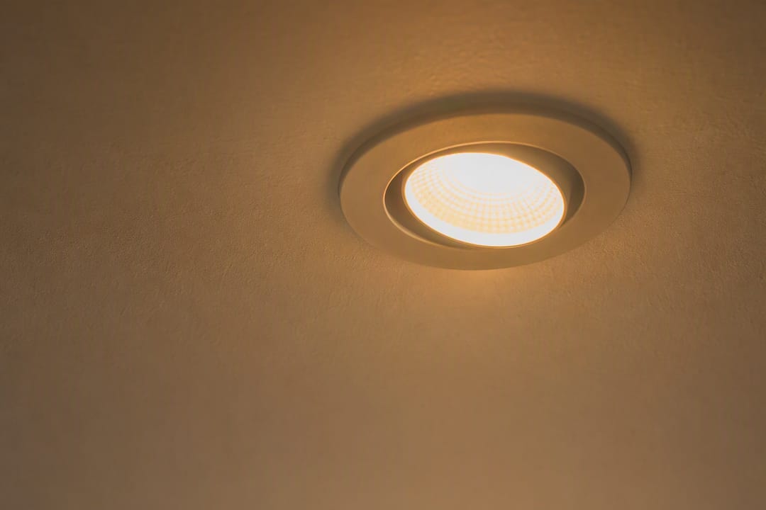 Close-up LED downlight flickering and buzzing
