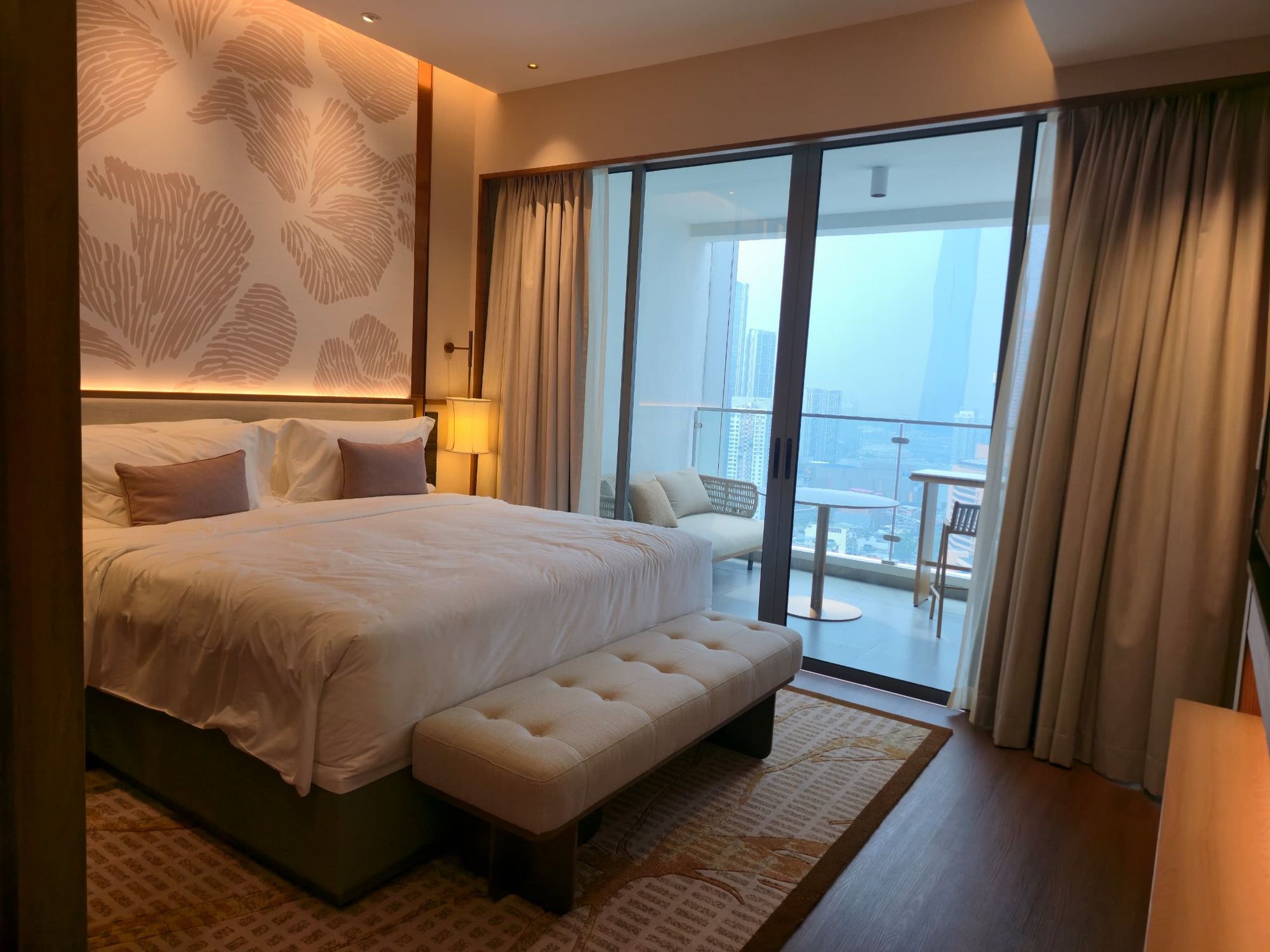 King bedroom with printed feature wall and balcony, Fraser Suites Kuala Lumpur