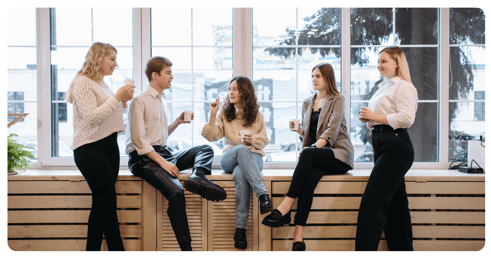 4 young women & 1 young man having a coffee break