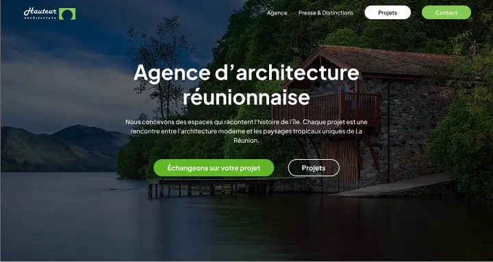 Hero section d'une maquette d'un site web d'une agence d'architecture fictive réalisée par l'agence de création de site web Omnydia