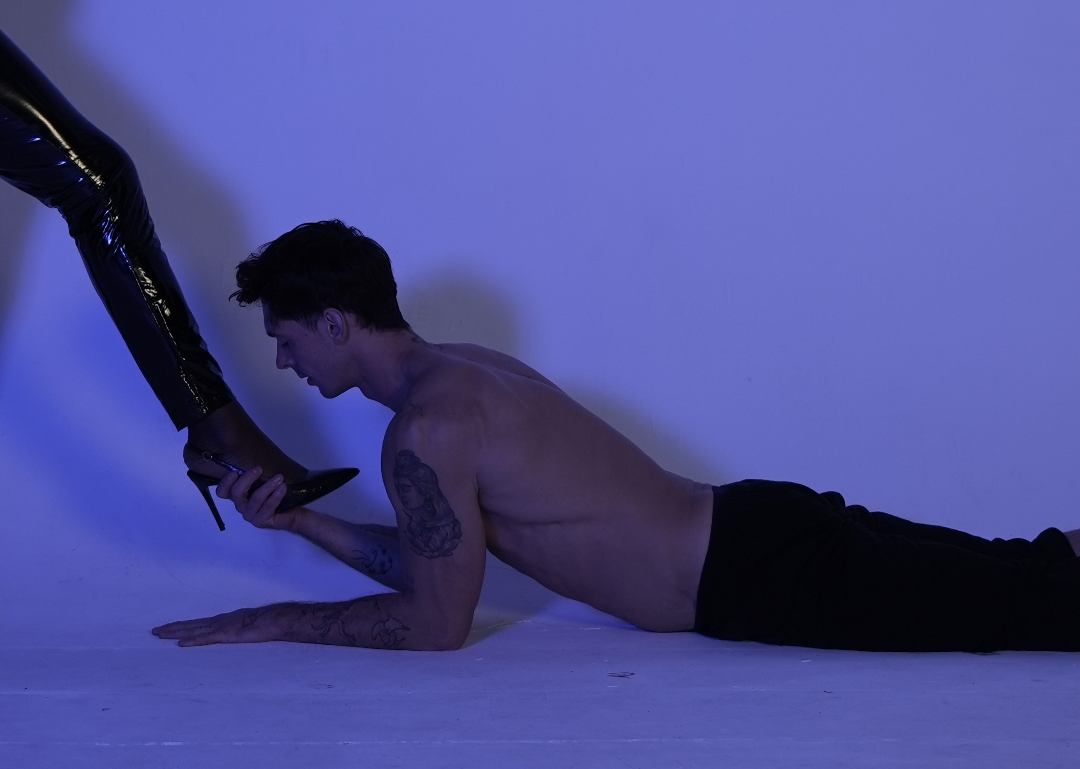 Man lying at a woman’s feet, Chyrpe