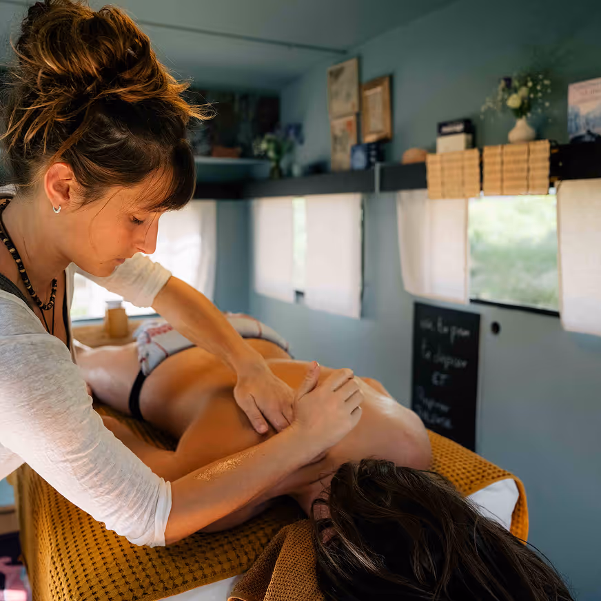 Lou Shala à Genappe – massage ayurvédique pour relâcher les tensions et harmoniser l’énergie.
