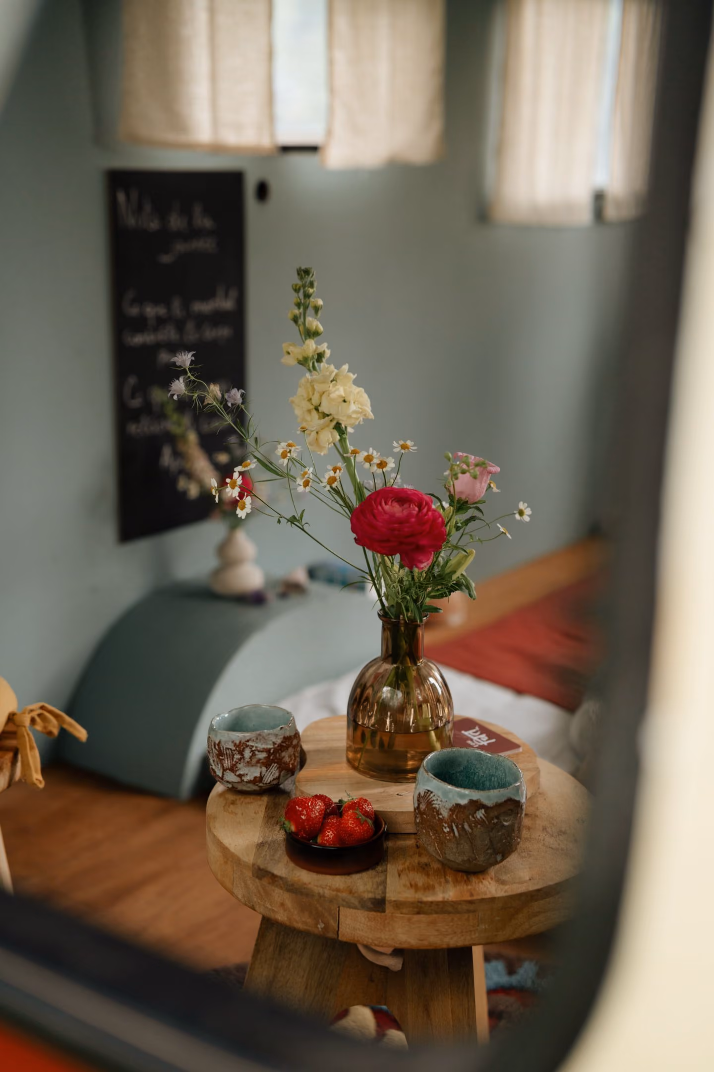 Bol tibétain utilisé lors des soins énergétiques et massages bien-être chez Lou Shala à Genappe.