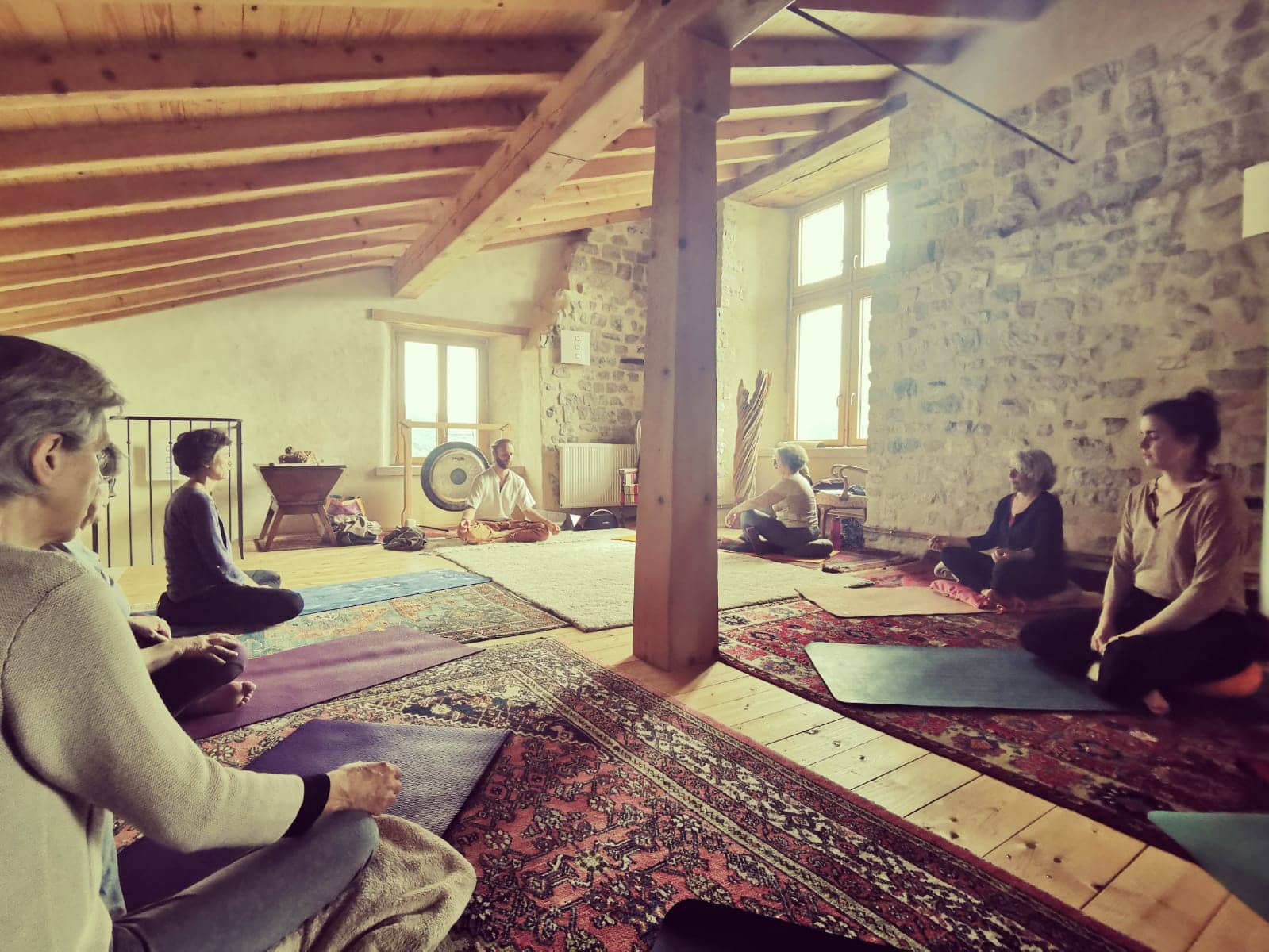 retraite-yoga-drome-méditation-groupe