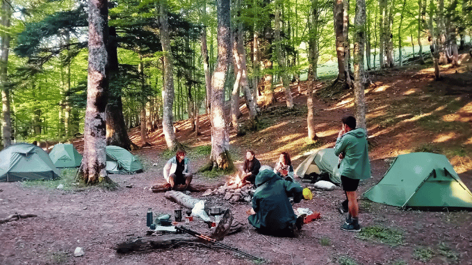 Bivouac-trek-aples-groupe-randonneurs