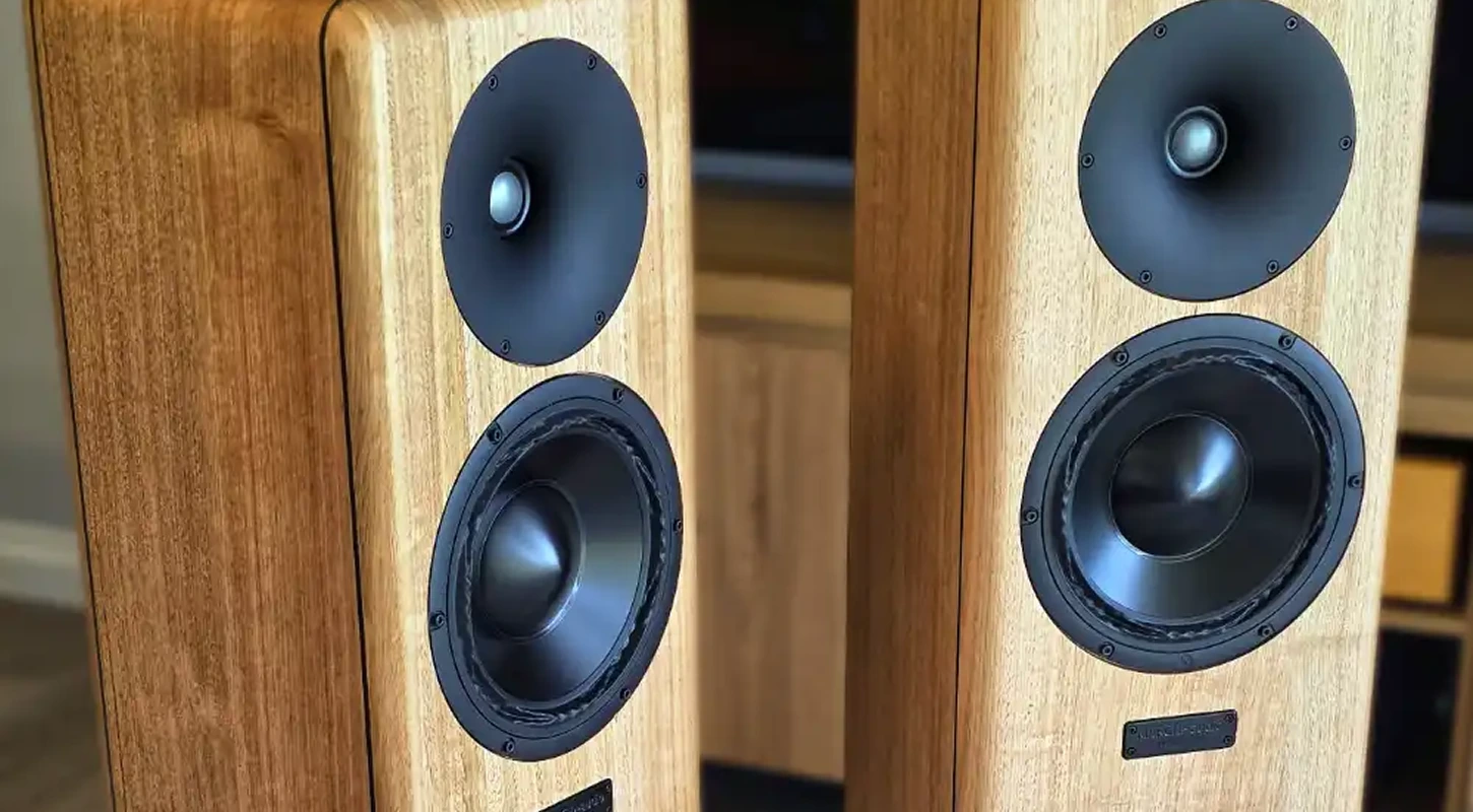 March Audio Kuoro AWG : des colonnes artisanales autour des haut-parleurs Purifi