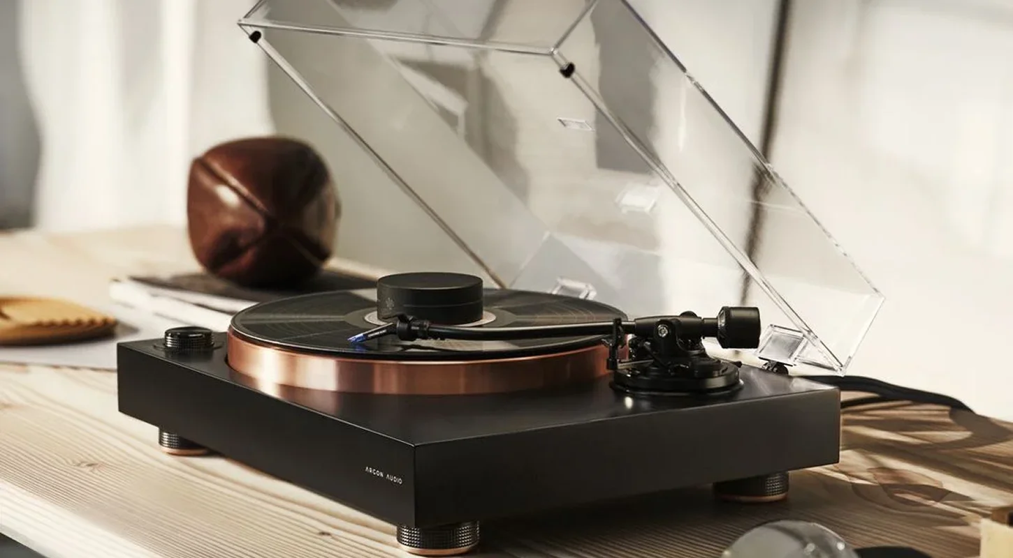 Argon Audio Aurora : une platine vinyle à entraînement direct au design soigné
