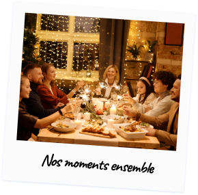 Famille réunie autour d’un repas festif, représentant la chaleur et les moments partagés en famille.