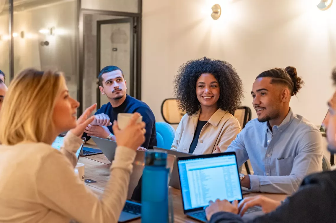 Échange d’équipe sur le recrutement de profils commerciaux qualifiés