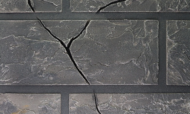 crack in bricks