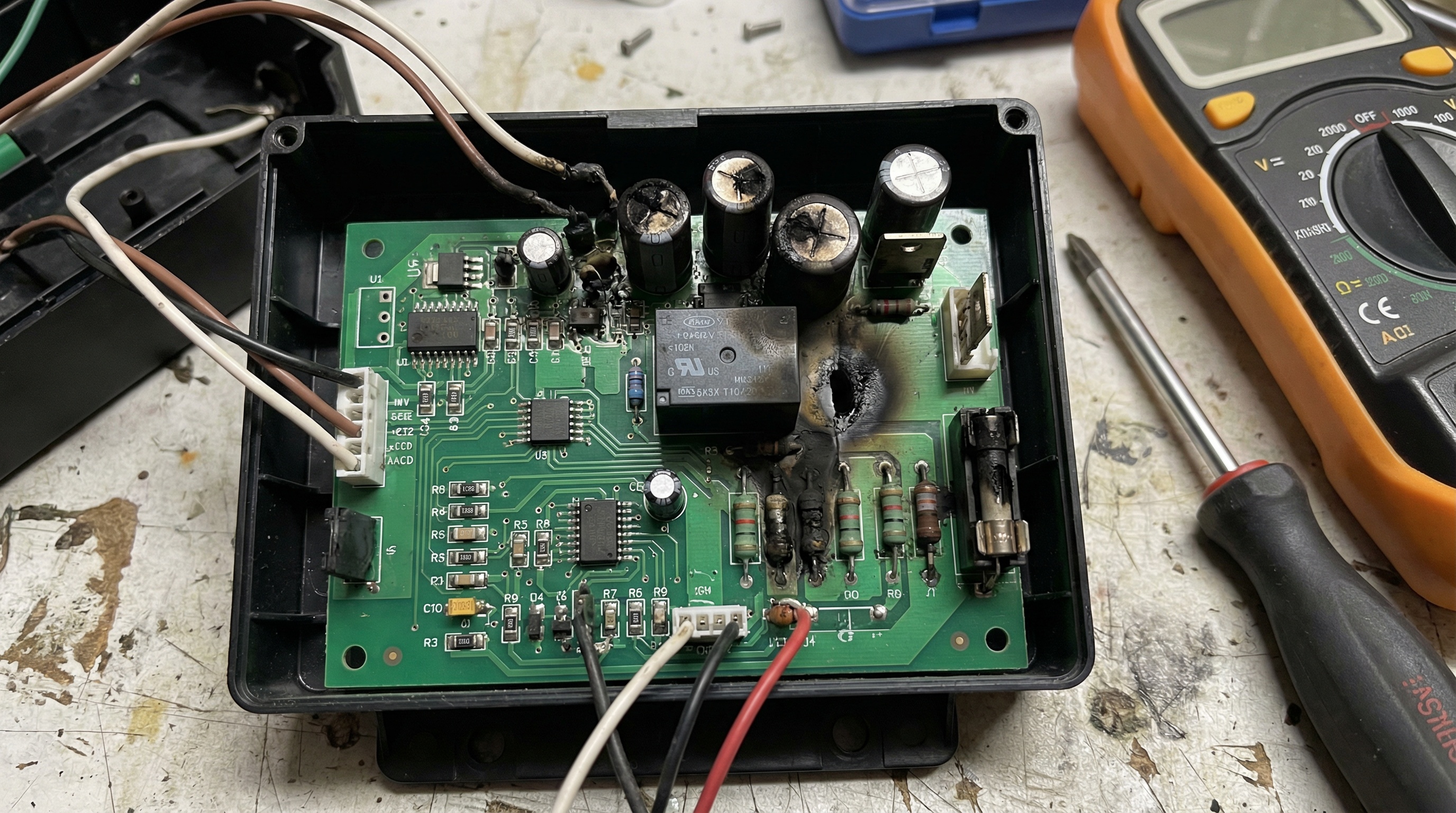 Garage Door tuneups require track and roller lubrication. Homes in Philadelphia should get a garage door tune up regularly.