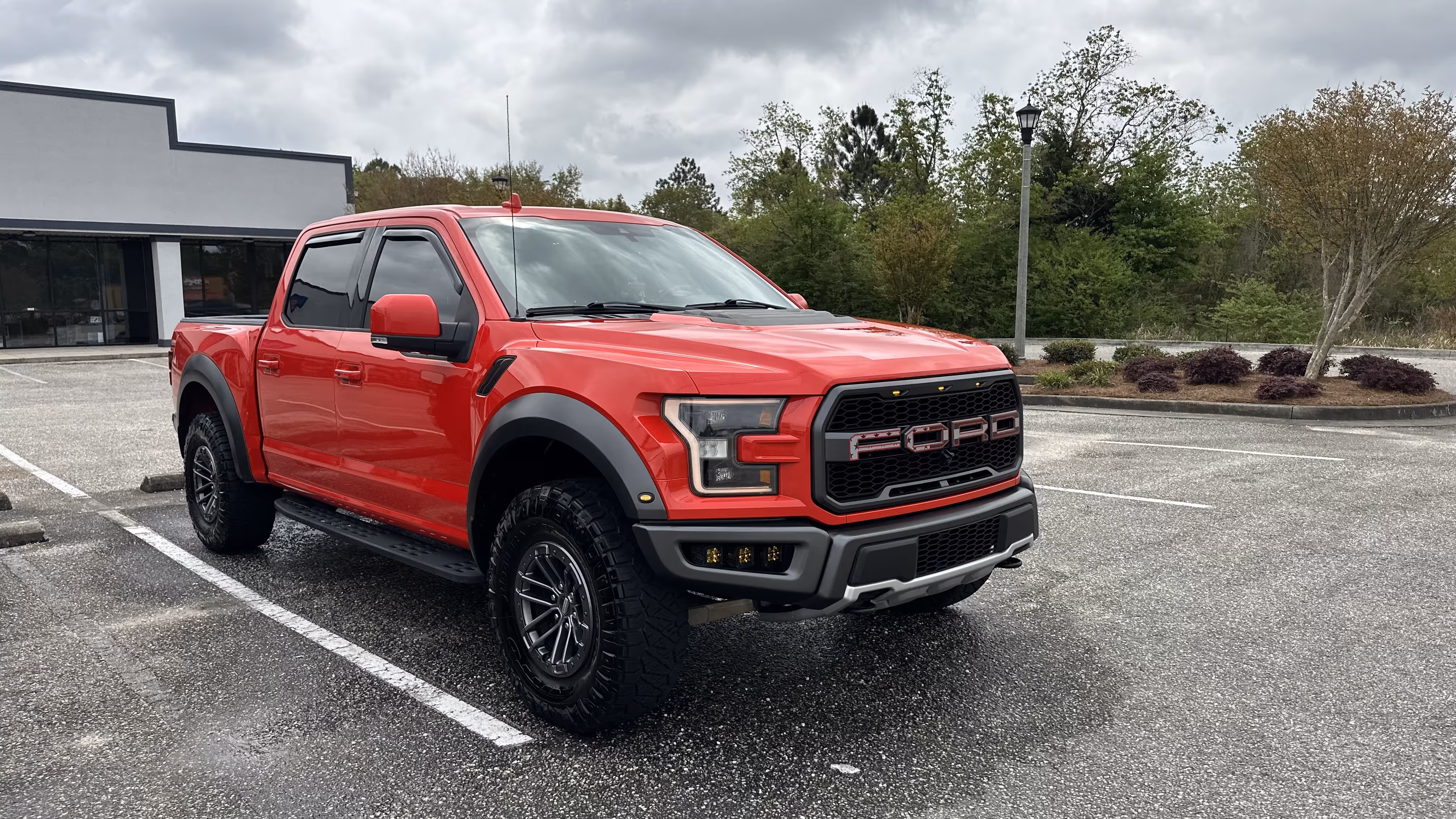 A freshly prestigiously detailed SUV in the Elberta, AL area.