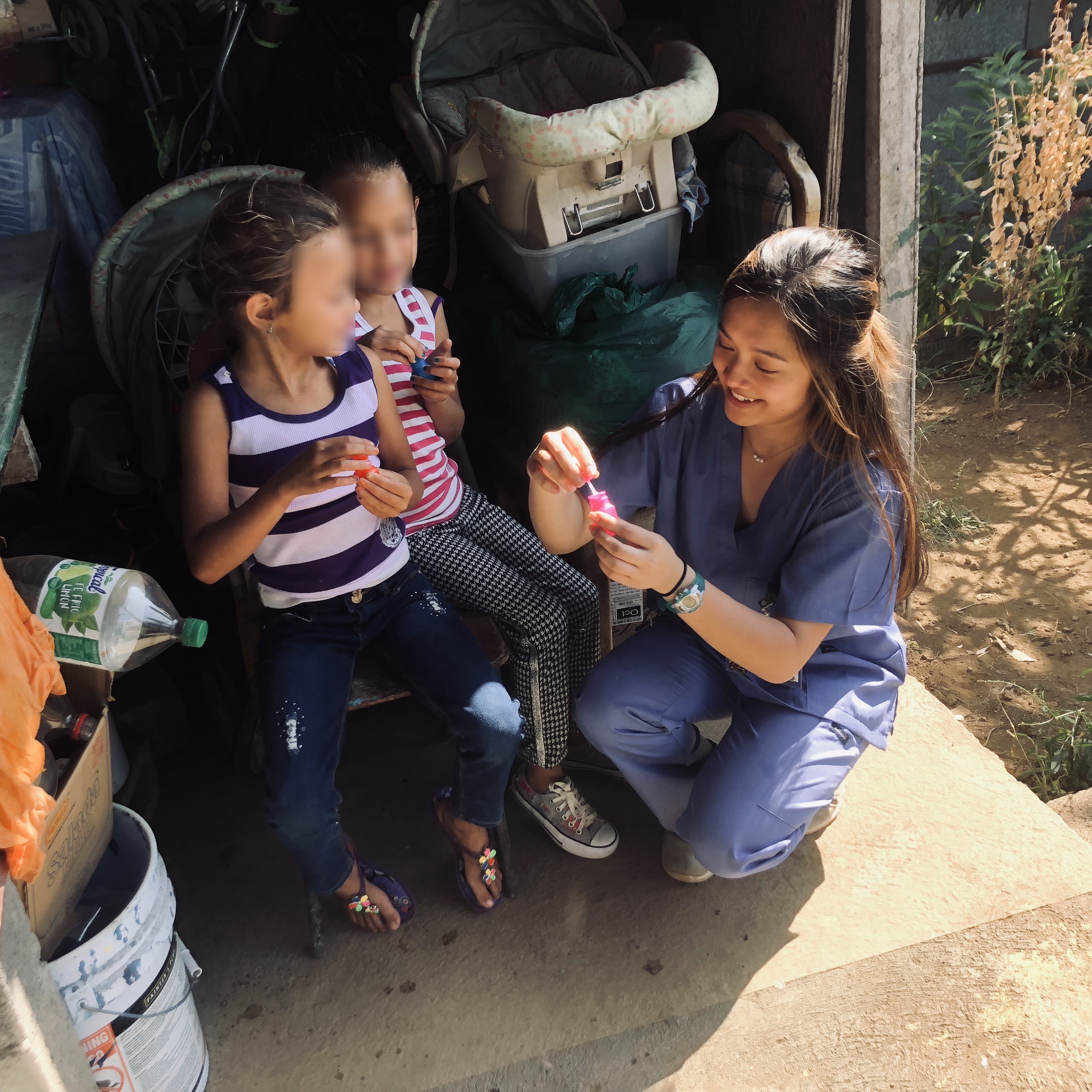 Amy interacting with local children on her Costa Rica Medical Volunteer Trip