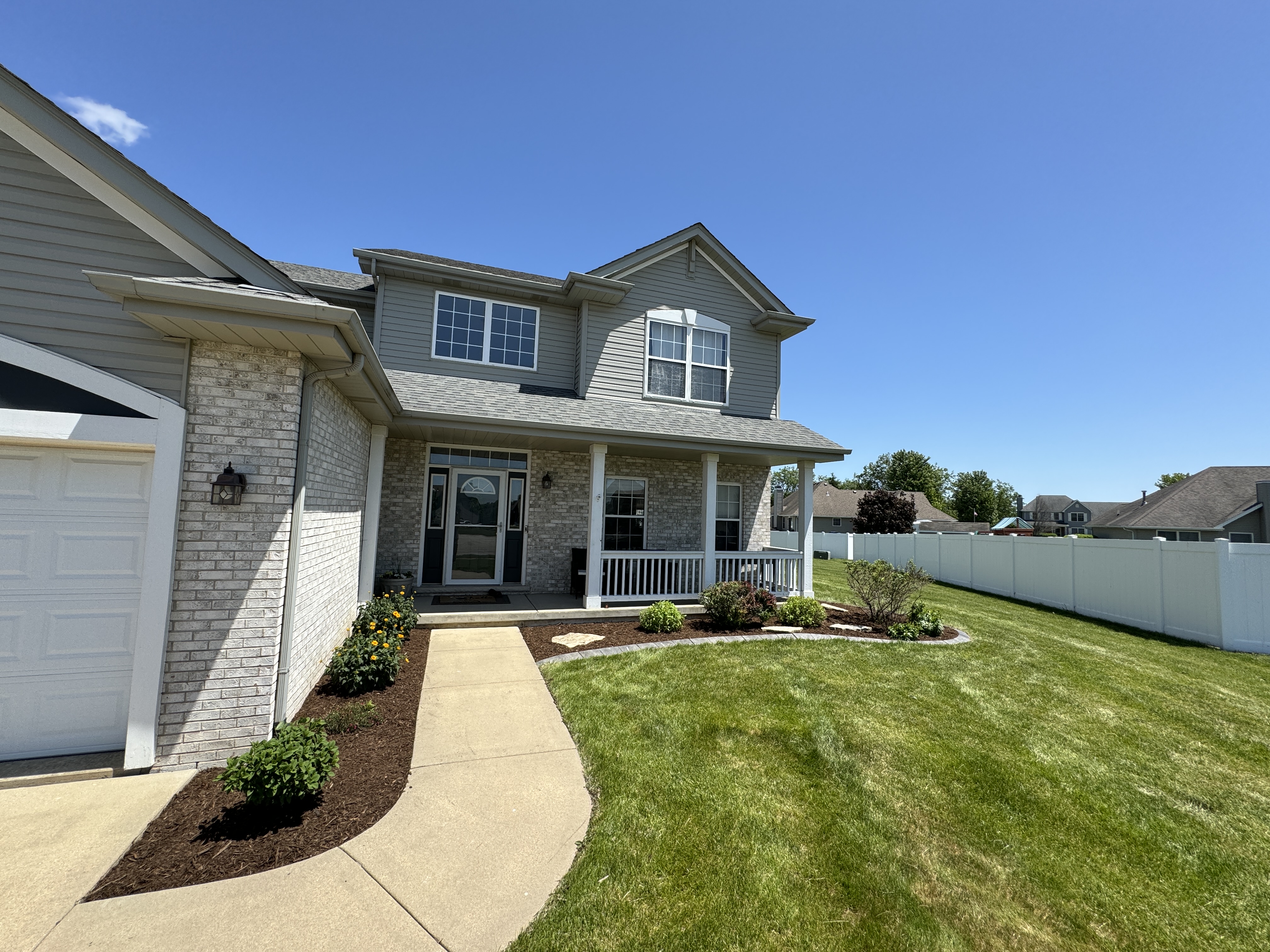 Bana Landscaping's Team Provides Mulch Installation in Manteno, IL