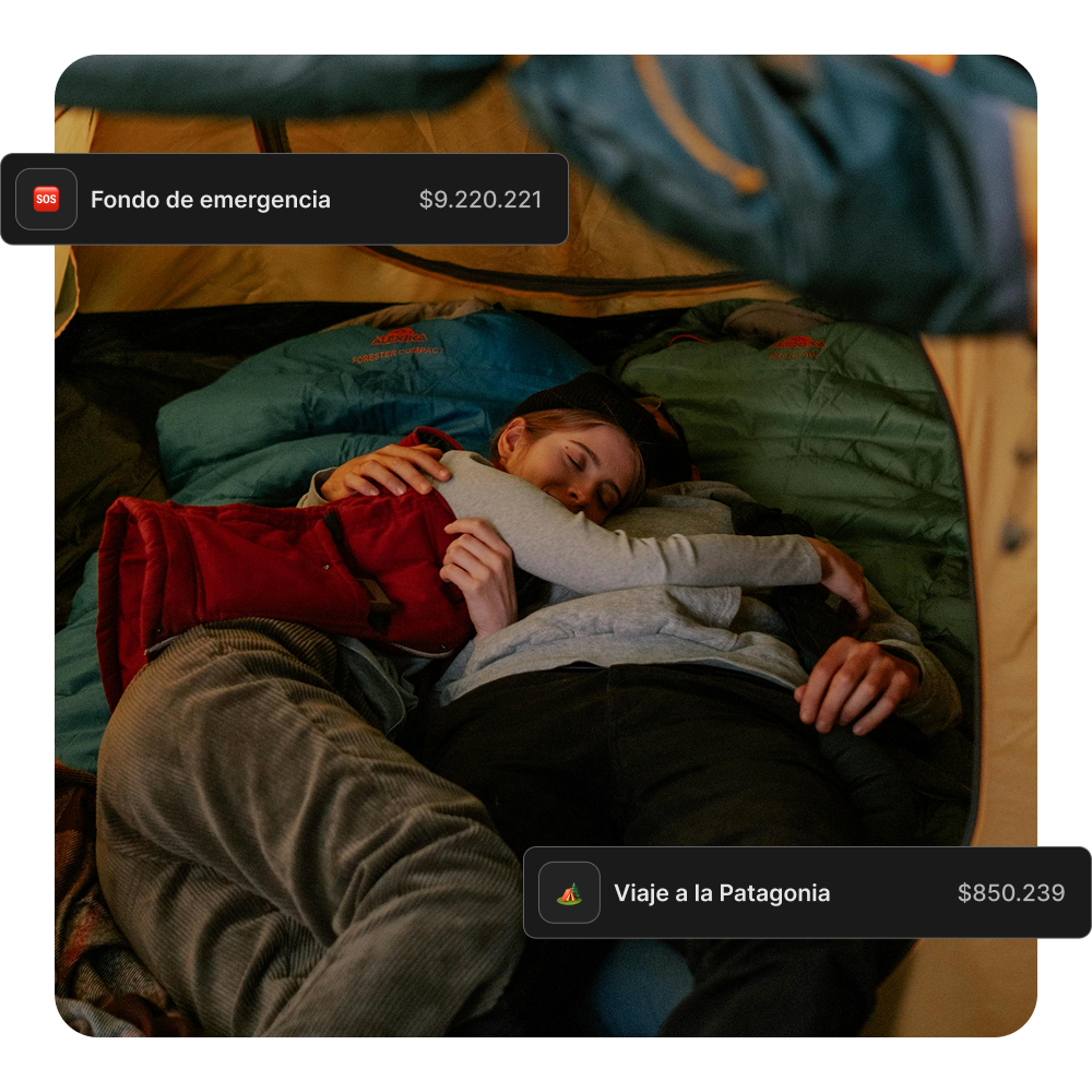 Pareja acampando con tranquilidad. Imagen de sus portafolios de inversión.