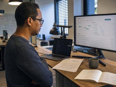 Développeur dédié à temps plein intégré dans les outils du client pour une continuité de code