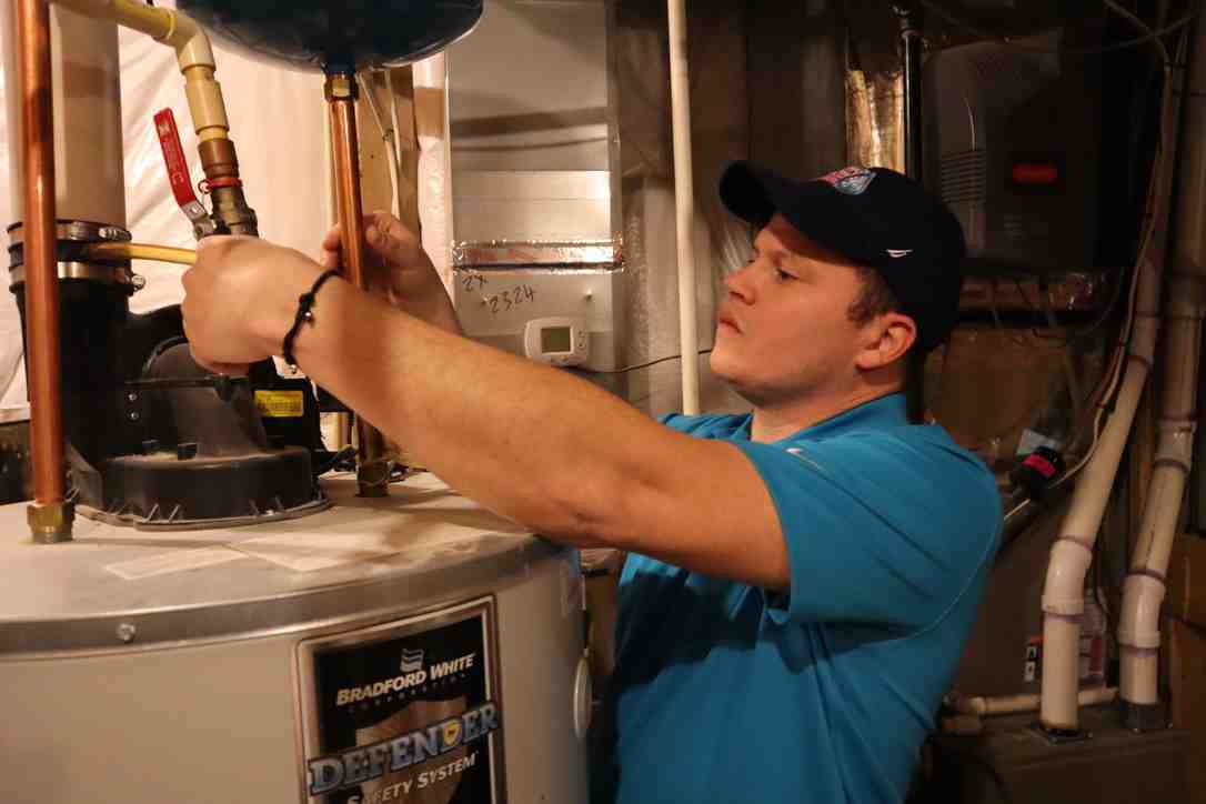 When Disaster Strikes: Choosing the Right Emergency Plumber