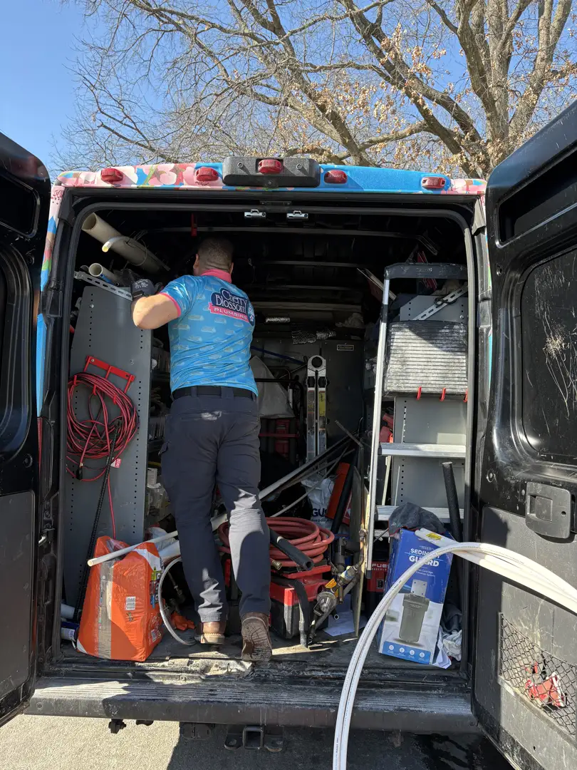 modern plumbing service vehicle - local plumber vs national plumbing chain comparison