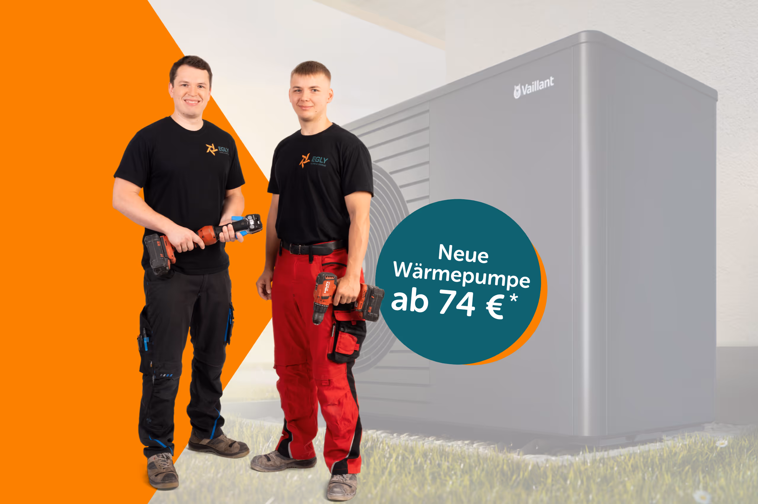 Zwei Mitarbeiter von Egly vor Vaillant Wärmepumpe 