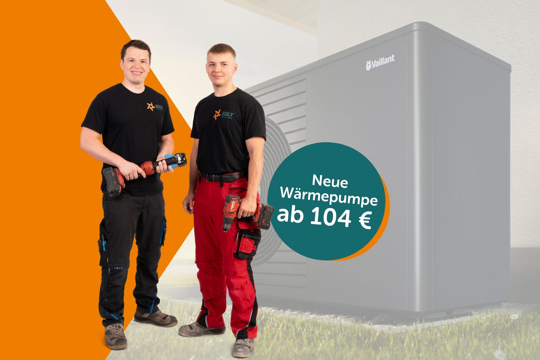Zwei Mitarbeiter von Egly vor Vaillant Wärmepumpe