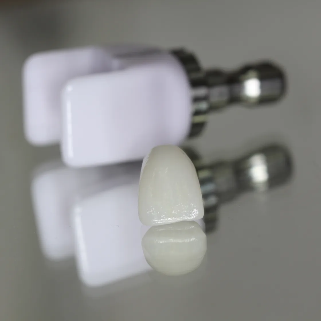 E.max crown with a block