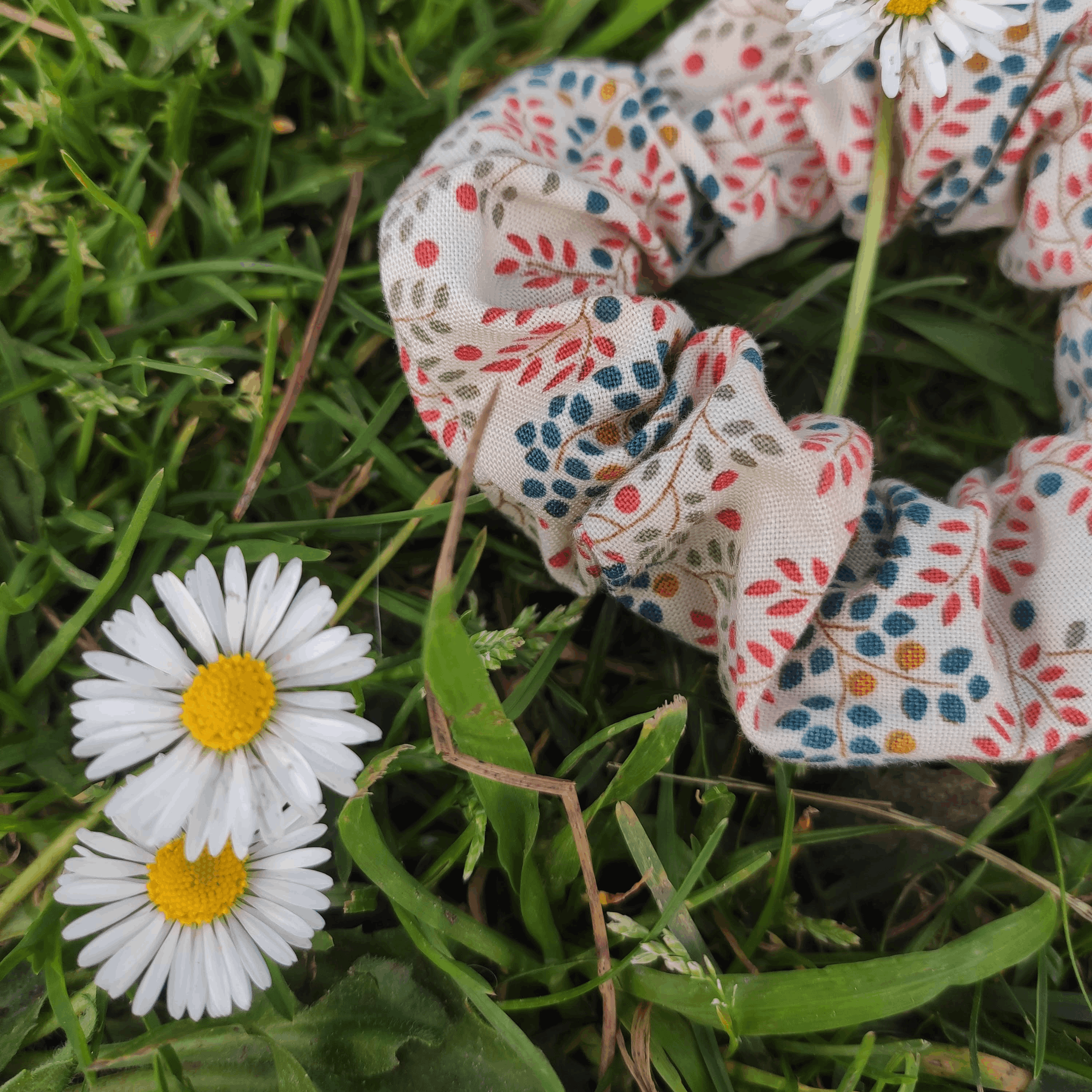 Coletero de tela, blanco con motivos florales