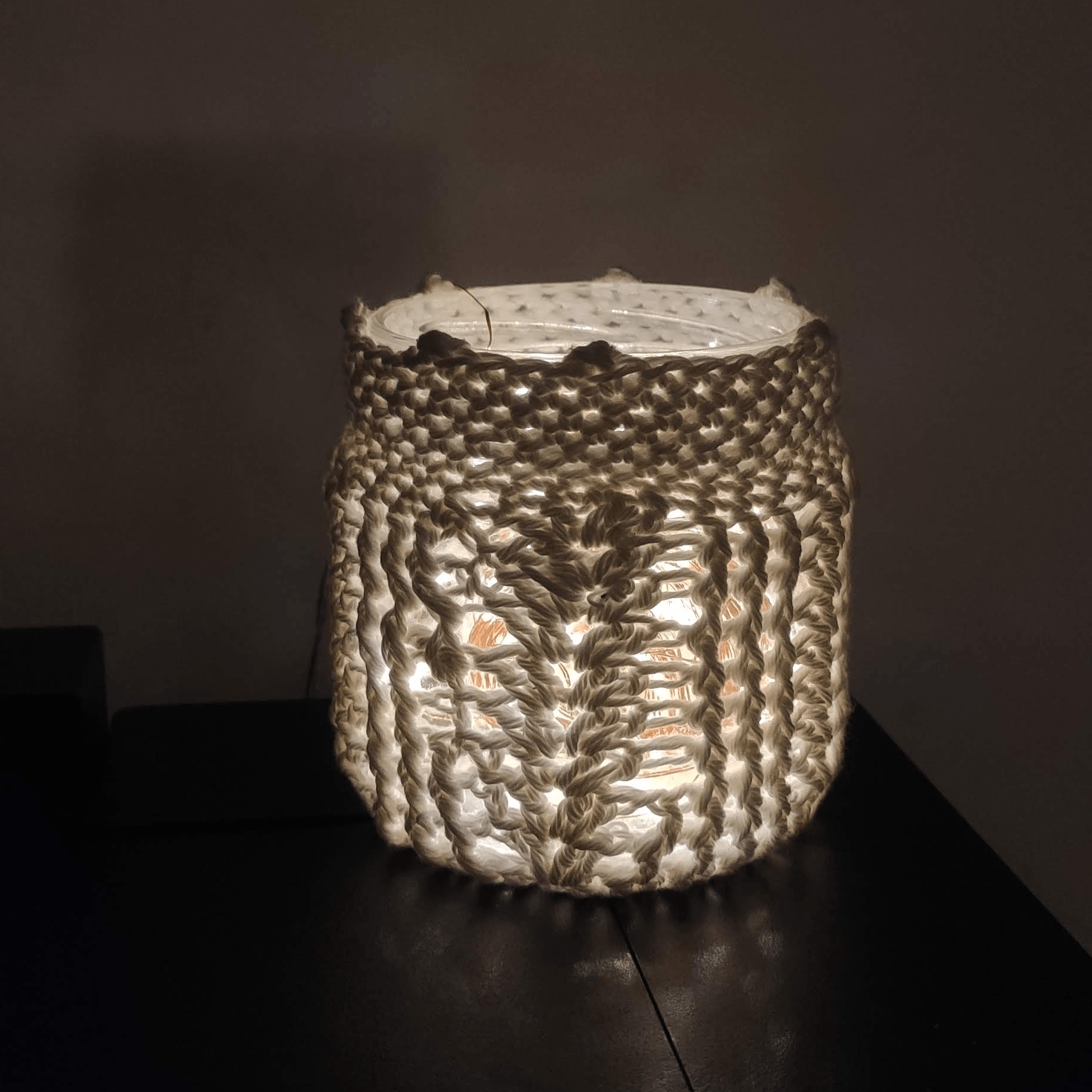 Portavelas blanco de ganchillo