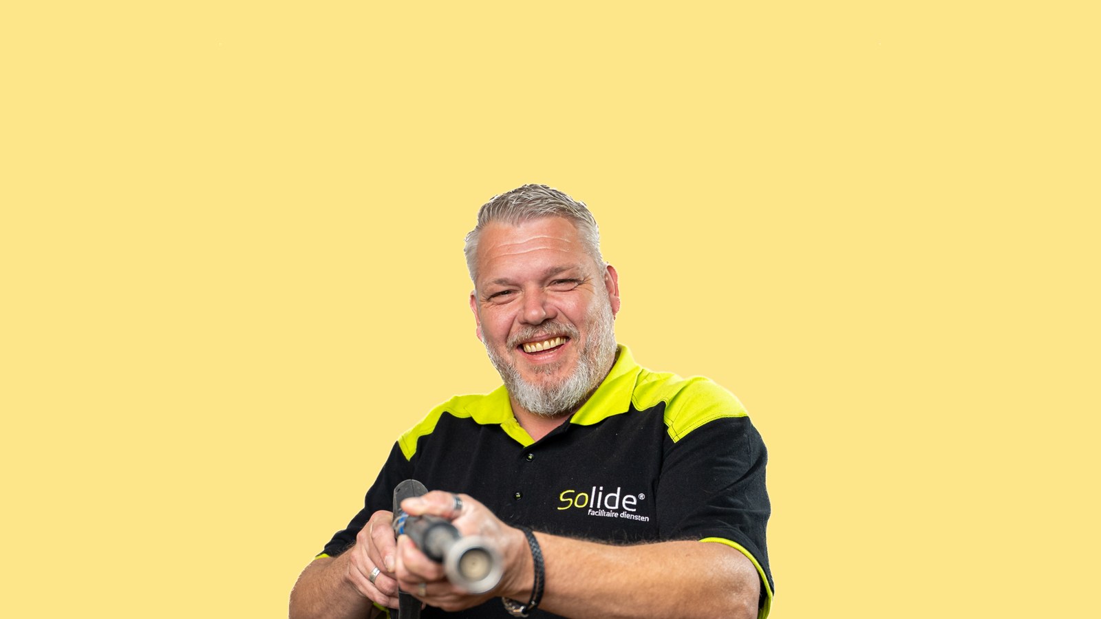 Schoonmaker van Solide met inwasser voor opleveringsschoonmaak na een verbouwing