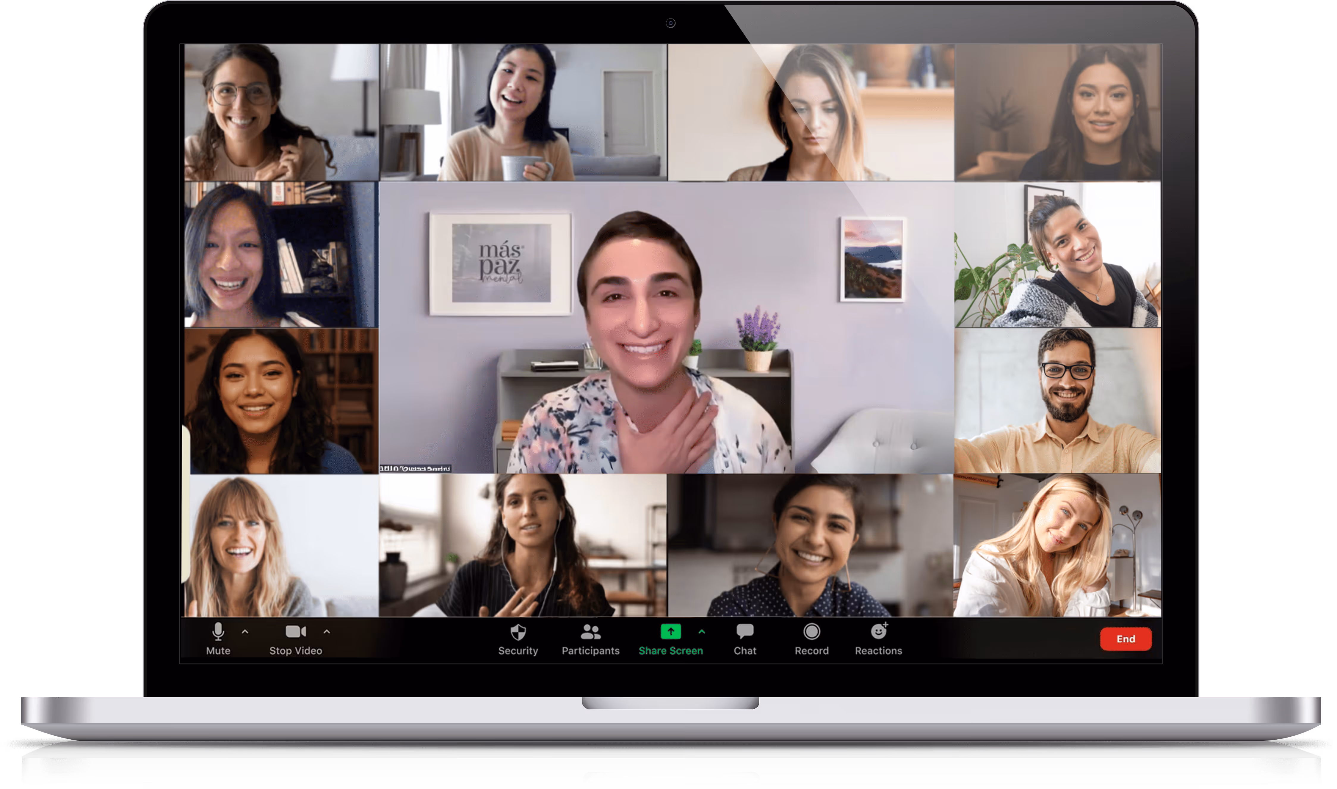 Stephanie Essenfeld en una videollamada de Zoom con los participantes de su curso online 'Más Paz Mental'.