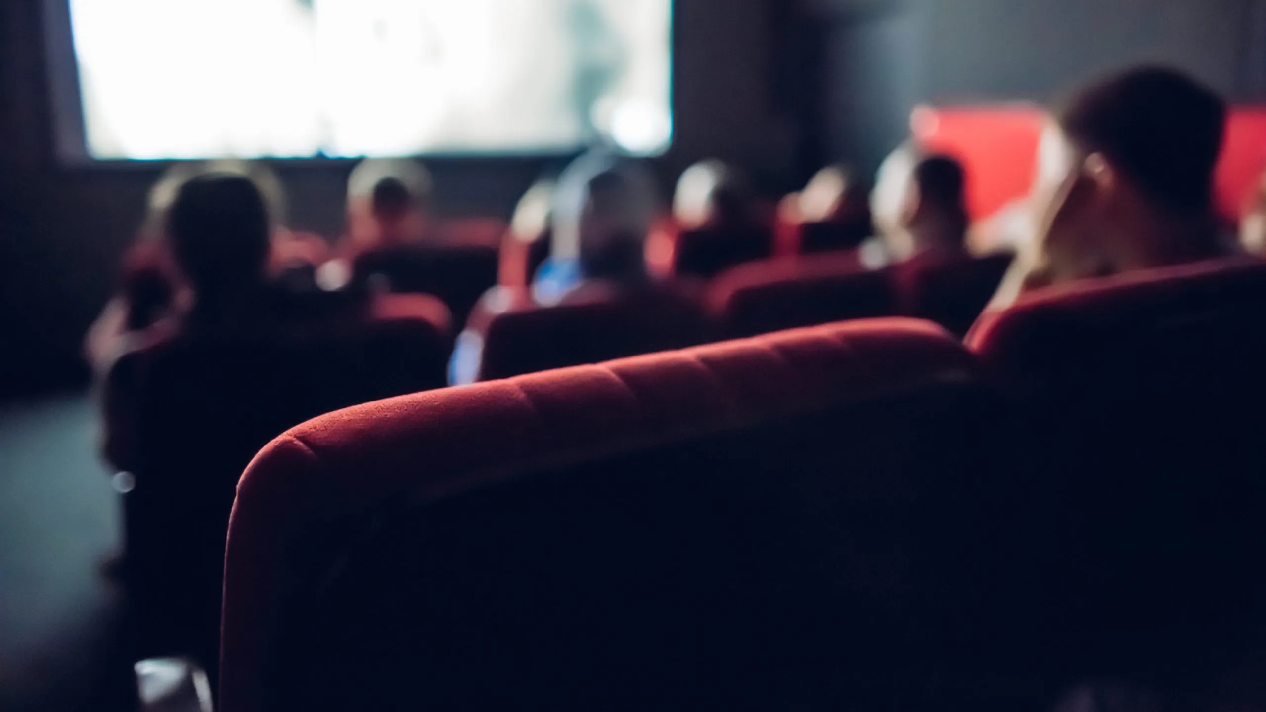 5 Benefits of an Interactive Touch Screen Kiosk in Movie Theaters