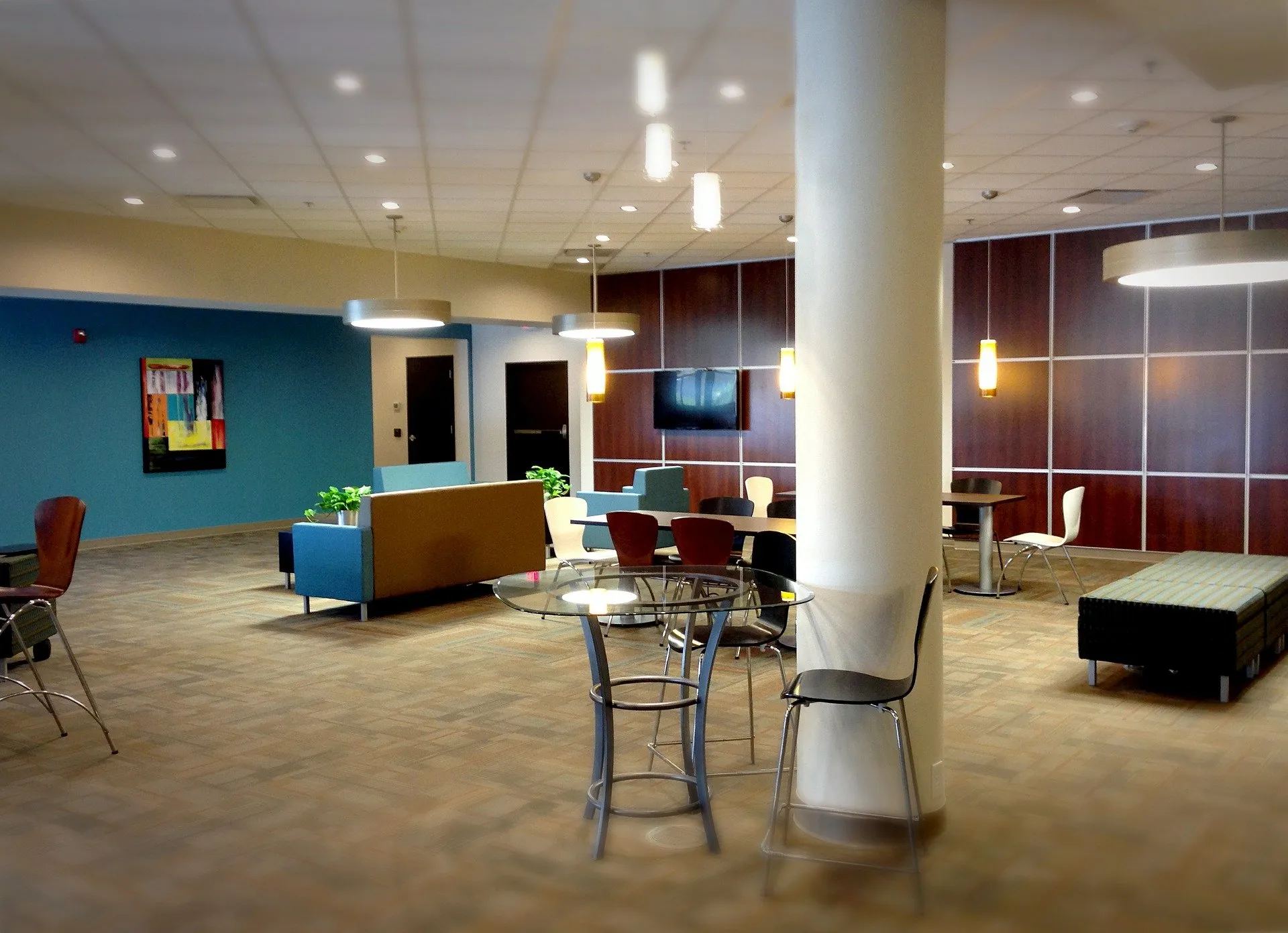 How Can You Use Digital Signage at Your Car Dealership?